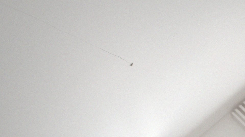Jakie znaki wskazują na potrzebę naprawy sufitu?